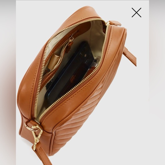 Quince Italian Leather  Quilted Crossbody Bag 6x8.5x3” Cognac  $229MSRP - Picture 4 of 14